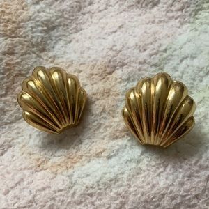 Vintage puffy golden earrings